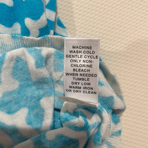 Adorable patterned cardigan perfect for a little wrap - Picture 5 of 5